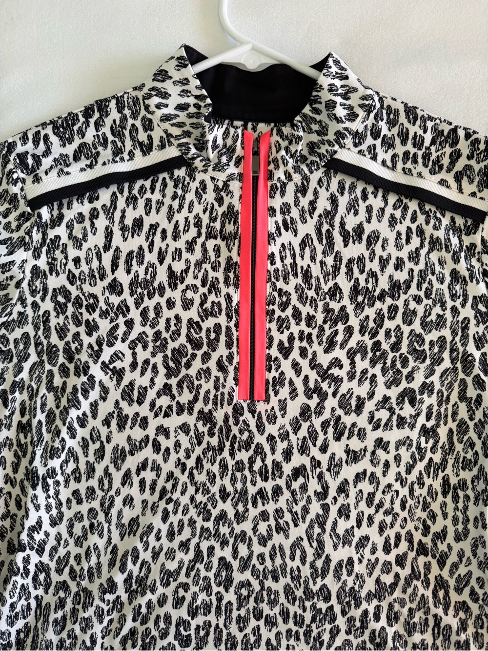 TAIL size large long sleeved golf shirt. EUC. Cool animal print. - Picture 5 of 5